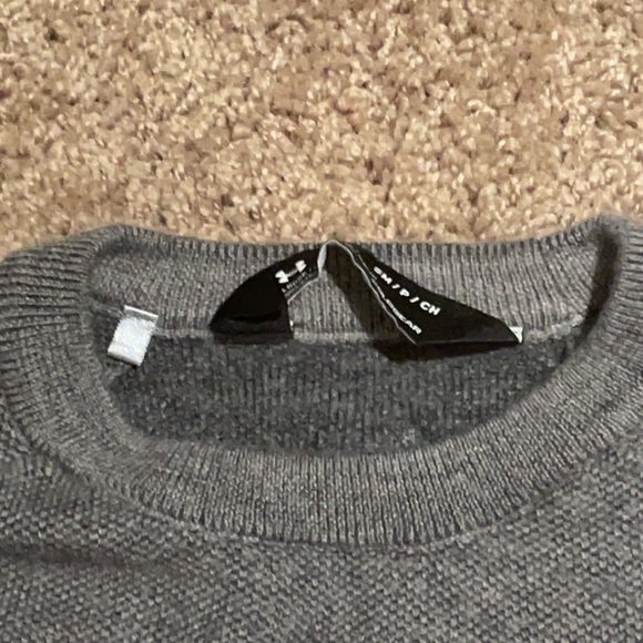 5 ⭐️ Under Armour Sweater - Picture 6 of 10